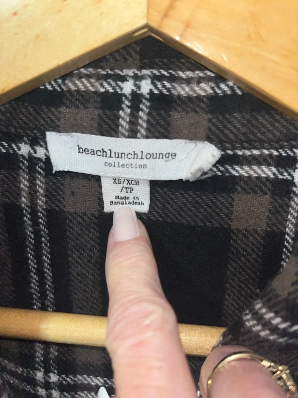 Beachlunchlounge Flannel Plaid Button-Up Shirt in Black and Brown Size XS